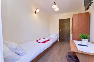 Отели типа «постель и завтрак» Pokoje Gościnne Krzyś Карвия Двухместный номер с 2 отдельными кроватями и собственной ванной комнатой-2